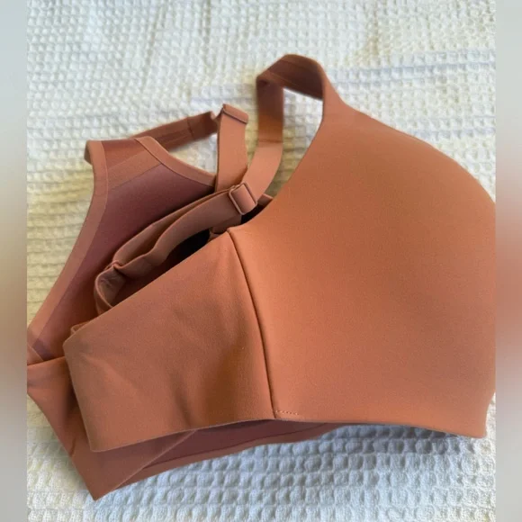 Athleta Ritual Tee Shirt Bra 36D in Coral Orange Soft Padded Smooth No Underwire - Picture 8 of 13